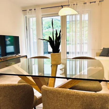 Big Bis Zu 10 Gaesten Moselblick Ad Reichsburg 100m Marktplatz コッヘム